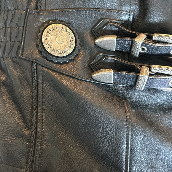 Vintage woman’s Medium Harley Davidson Leather riding jacket zippers and buckles - Picture 3 of 14